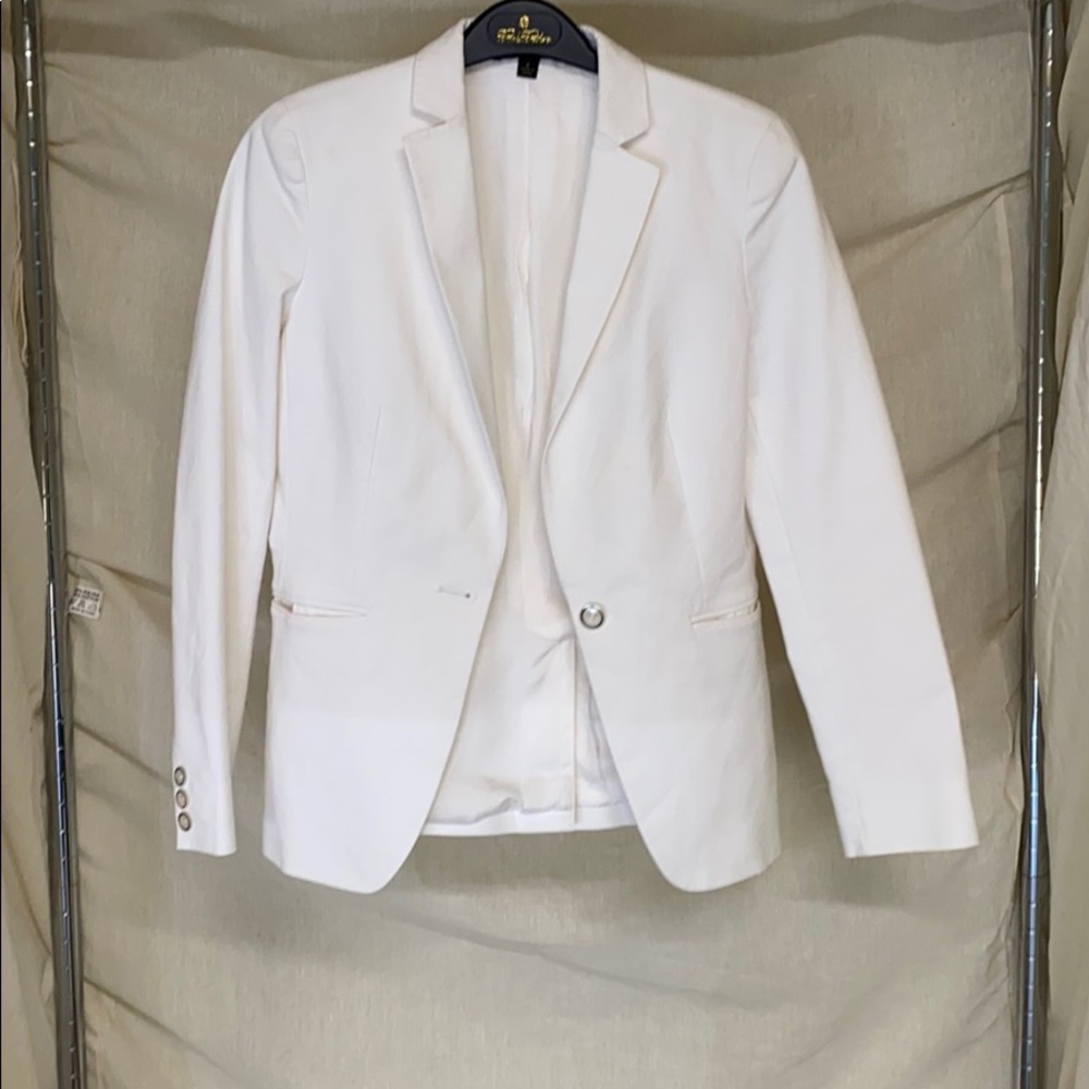 BB white blazer
